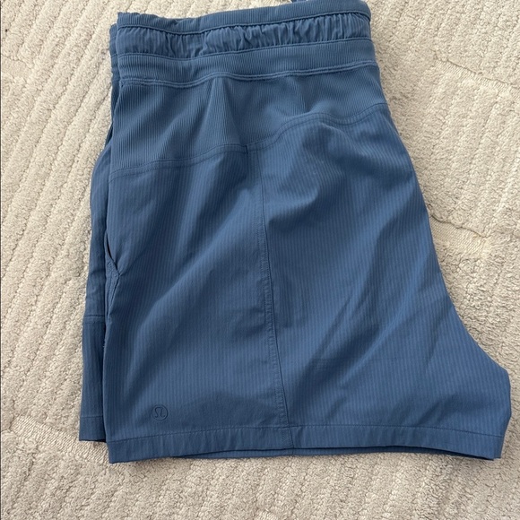 lululemon athletica Dance Studio High-Rise Short 3.5" - Picture 3 of 3